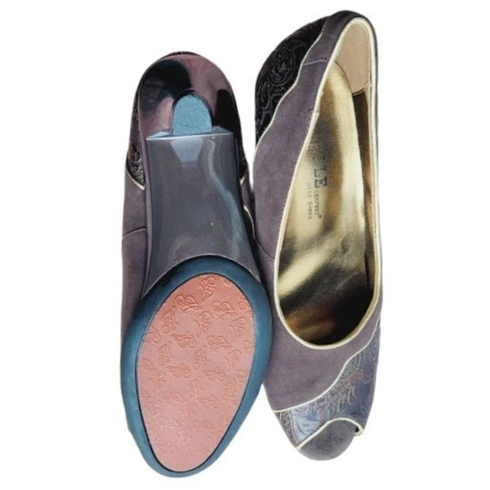 Gazelle Comfort Karina Brown Suede Paisley Embossed‎ Peep Toe Pumps Gold Trim 37